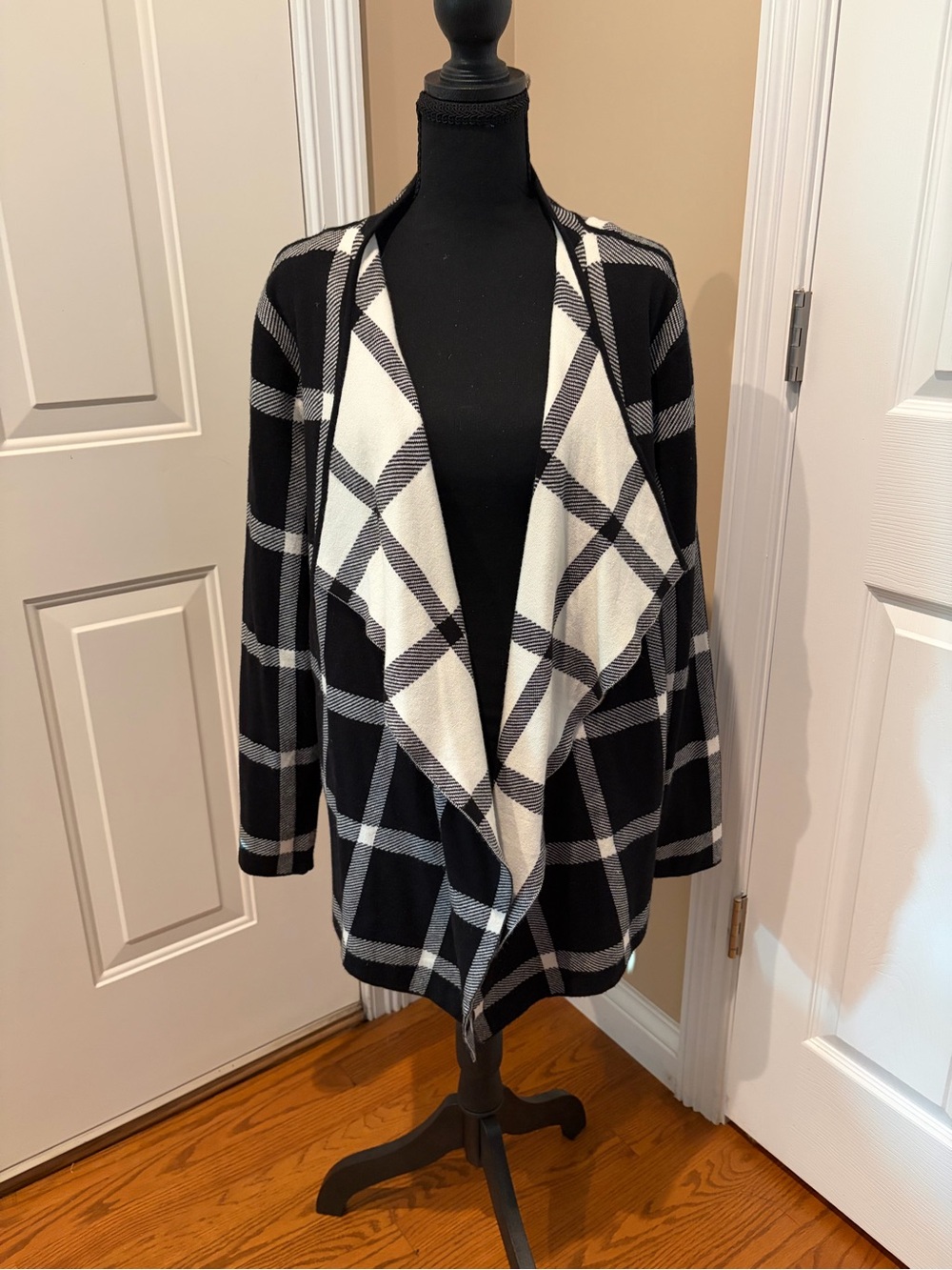 Izod Black and Cream Plaid Open-Front Cardigan